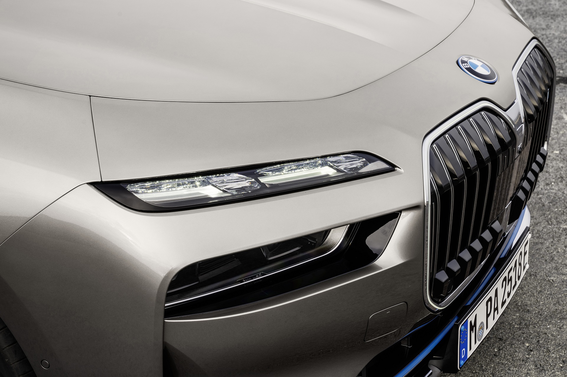 Download 2023 BMW i7 xDrive60 - Headlight HD Wallpaper 1921x1280 #34