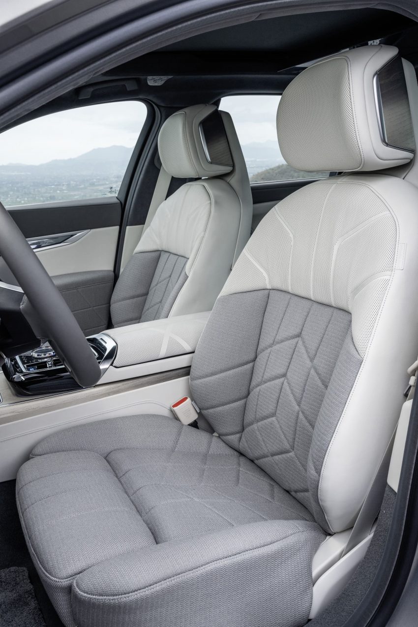 2023 BMW i7 xDrive60 - Interior, Front Seats Phone Wallpaper 850x1275 #65
