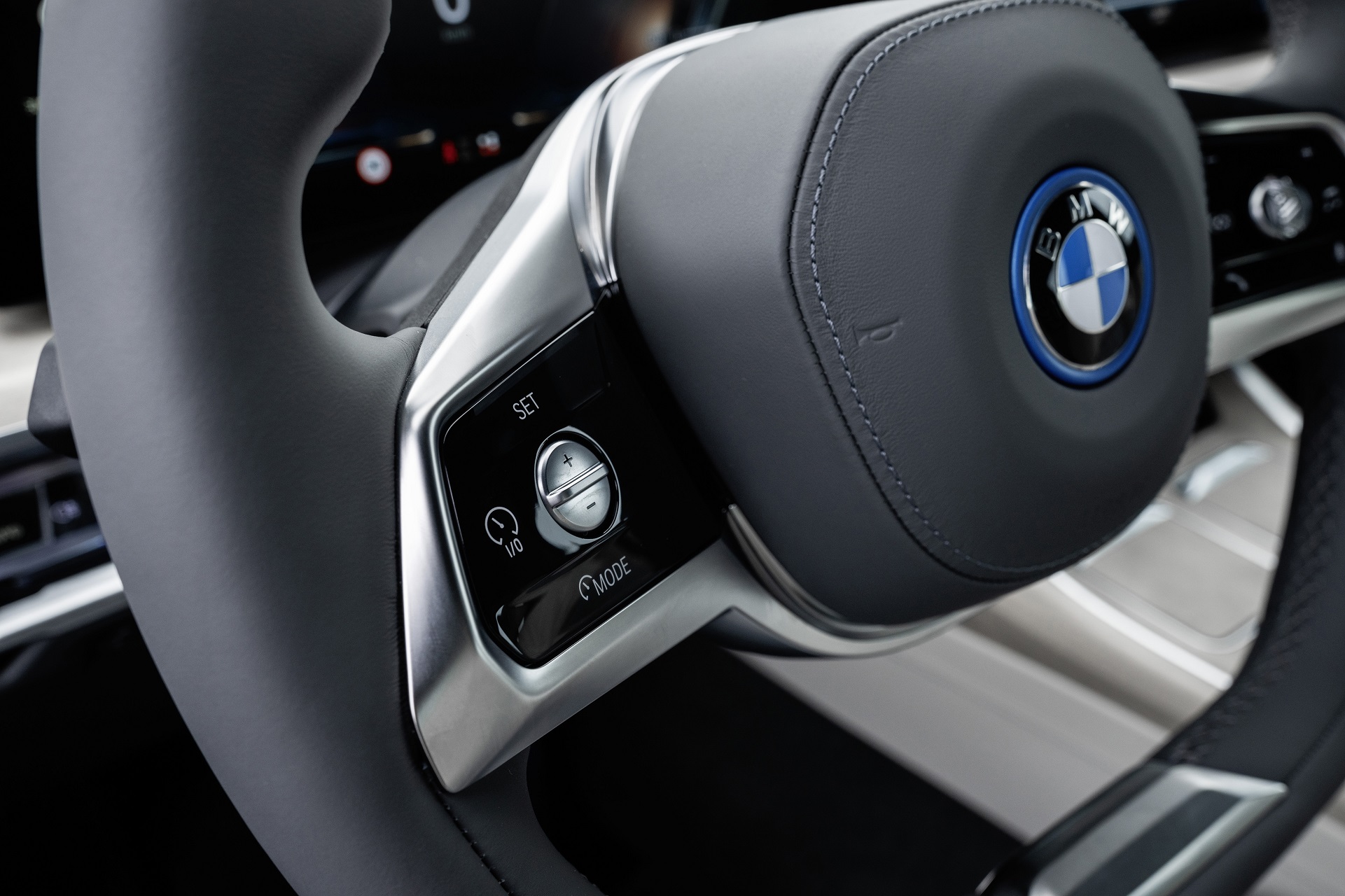 Download 2023 BMW i7 xDrive60 - Interior, Steering Wheel HD Wallpaper 1921x1280 #45