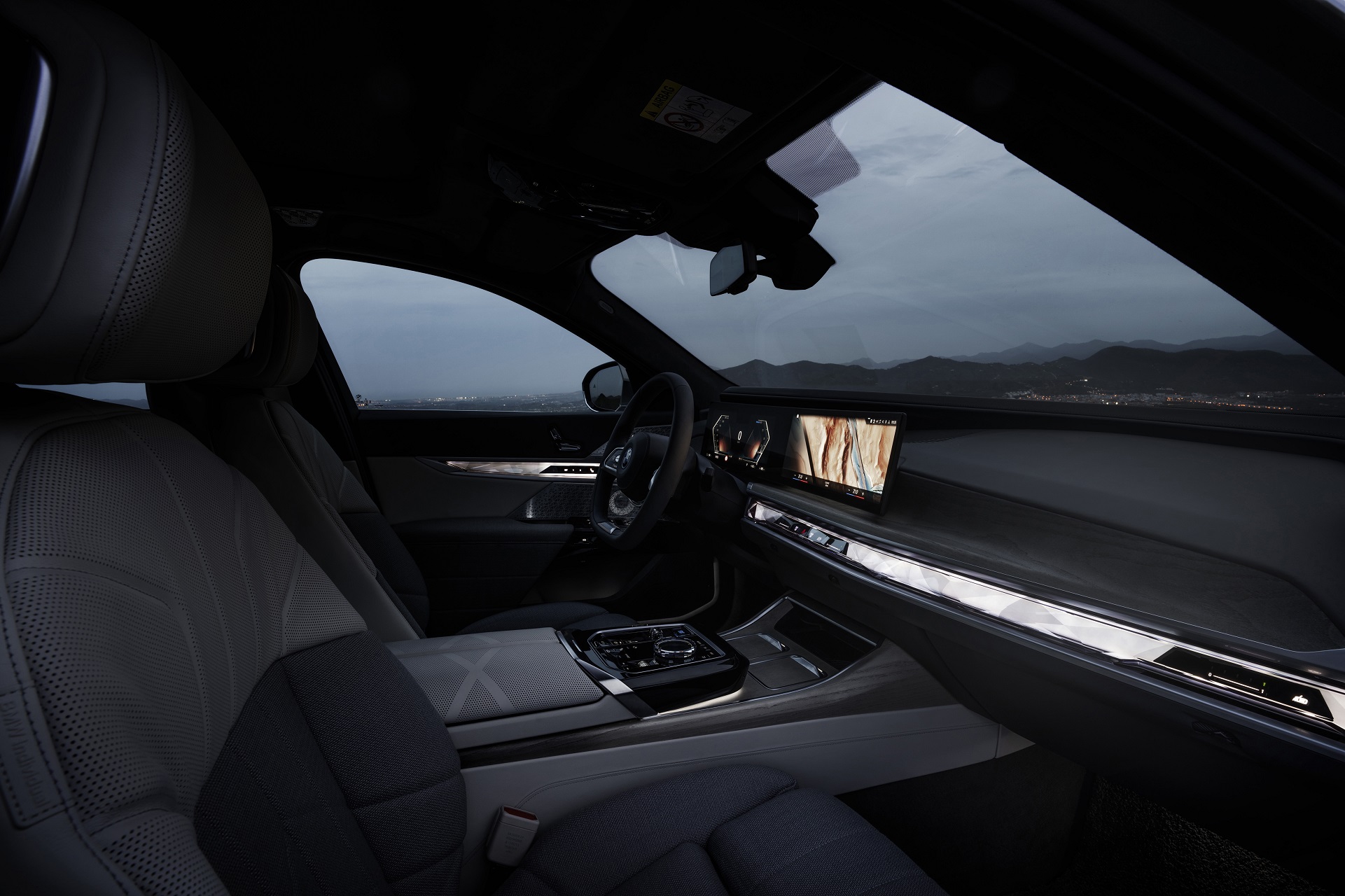 Download 2023 BMW i7 xDrive60 - Interior HD Wallpaper 1921x1280 #54