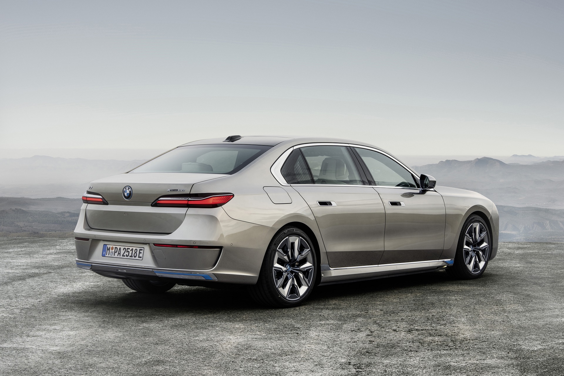 Download 2023 BMW i7 xDrive60 - Rear Three-Quarter HD Wallpaper 1921x1280 #13