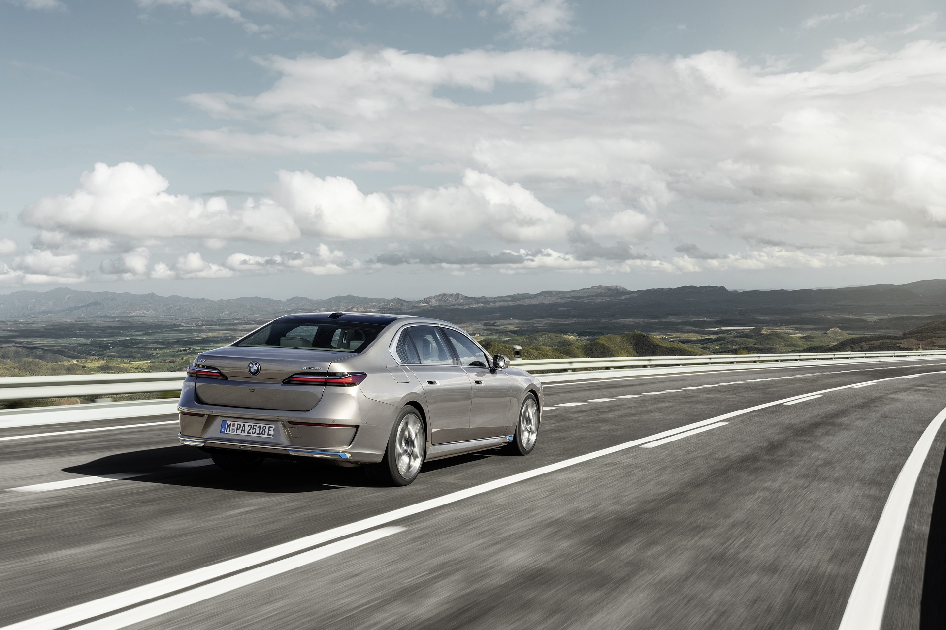 Download 2023 BMW i7 xDrive60 - Rear Three-Quarter HD Wallpaper 1921x1280 #8