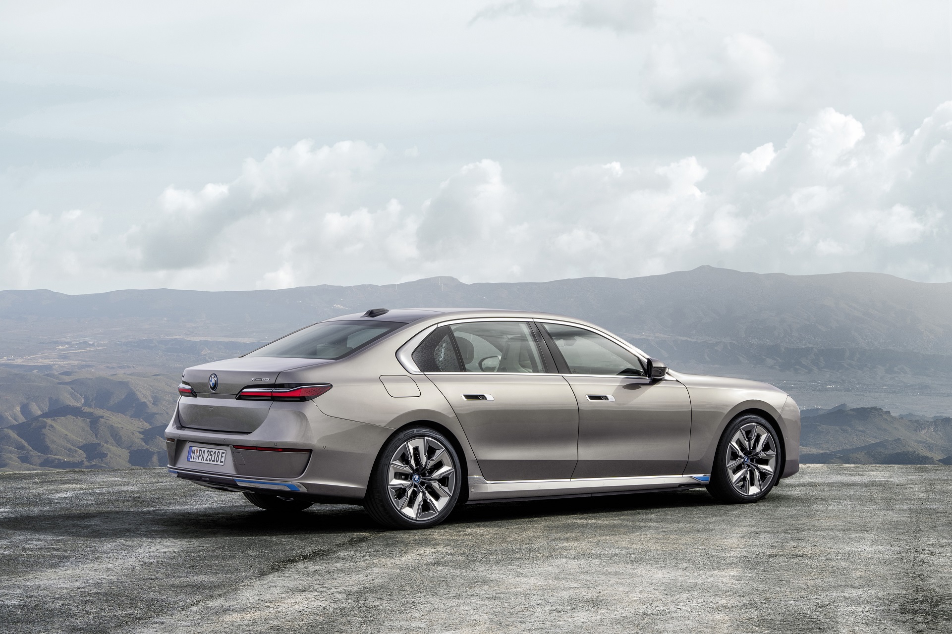 Download 2023 BMW i7 xDrive60 - Rear Three-Quarter HD Wallpaper 1921x1280 #15