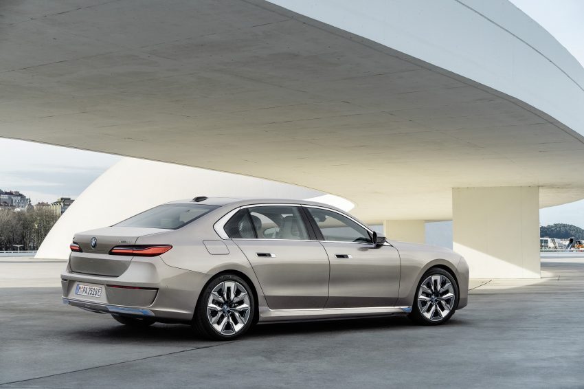 2023 BMW i7 xDrive60 - Rear Three-Quarter HD Wallpapers 850x566 #21 2023 BMW i7 xDrive60 - Rear Three-Quarter Wallpaper 850x566 #21