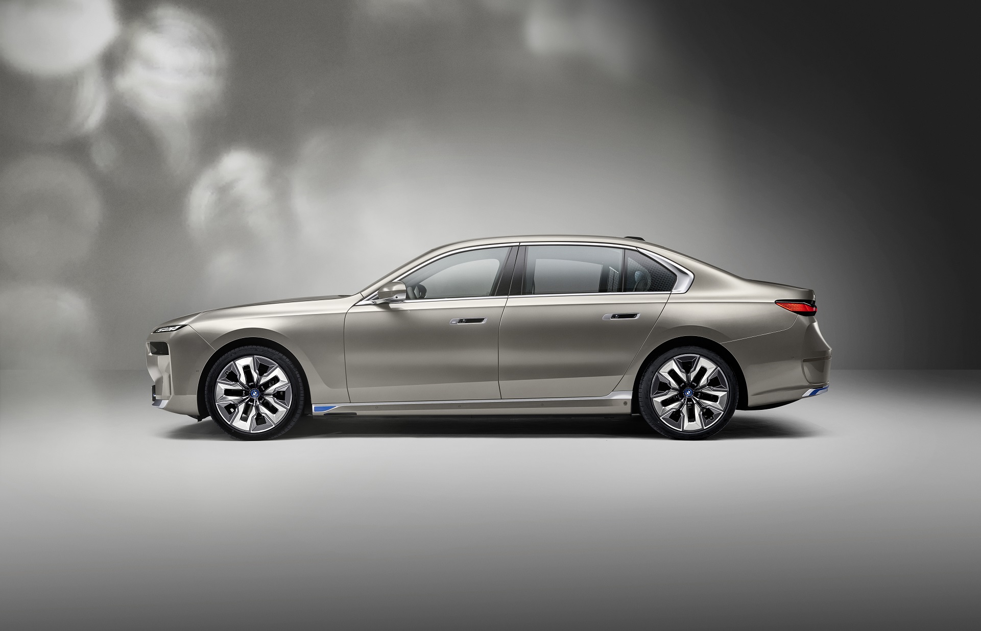 Download 2023 BMW i7 xDrive60 - Side HD Wallpaper 1921x1236 #30