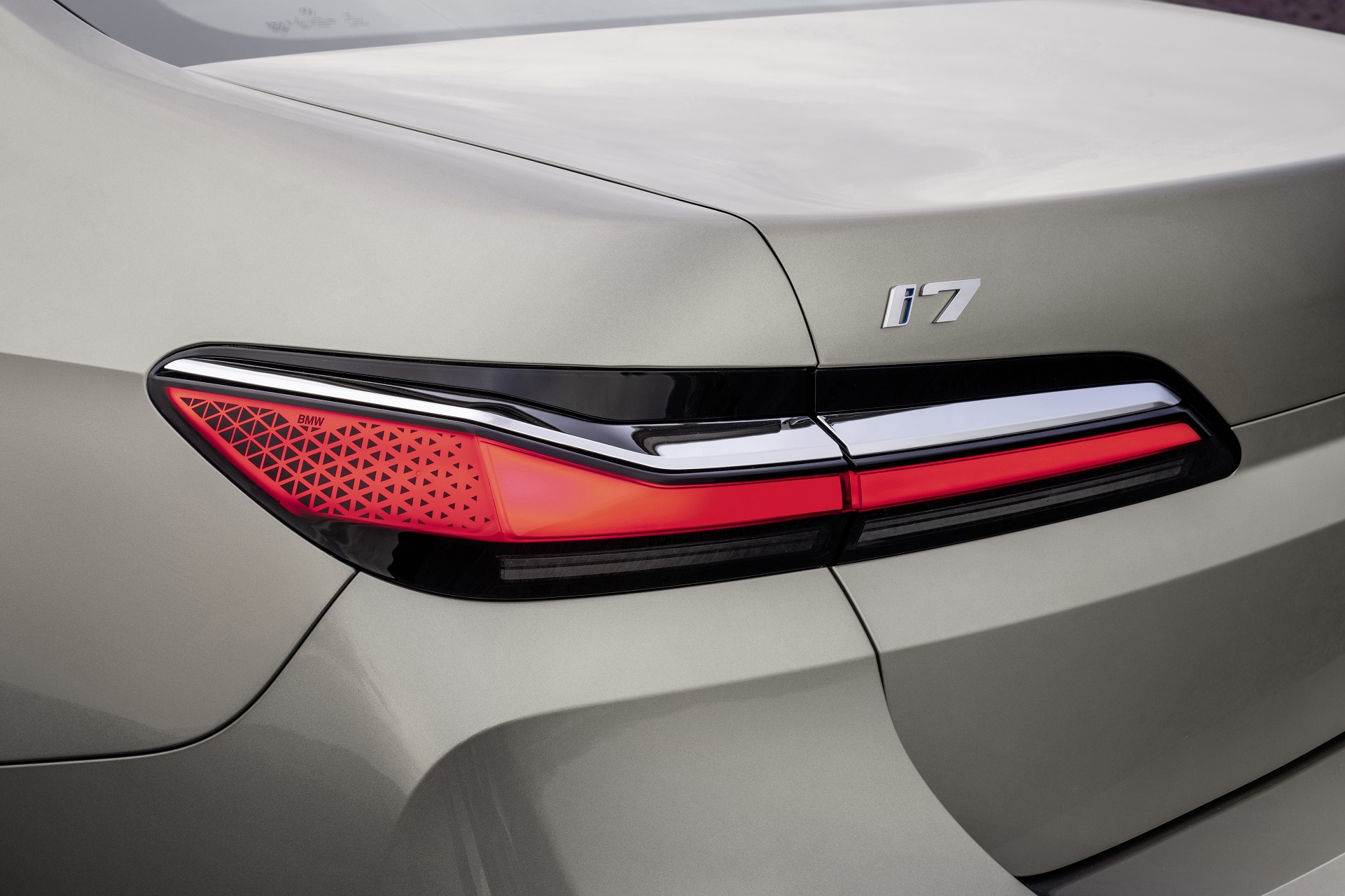 Download 2023 BMW i7 xDrive60 - Tail Light HD Wallpaper 1921x1280 #37