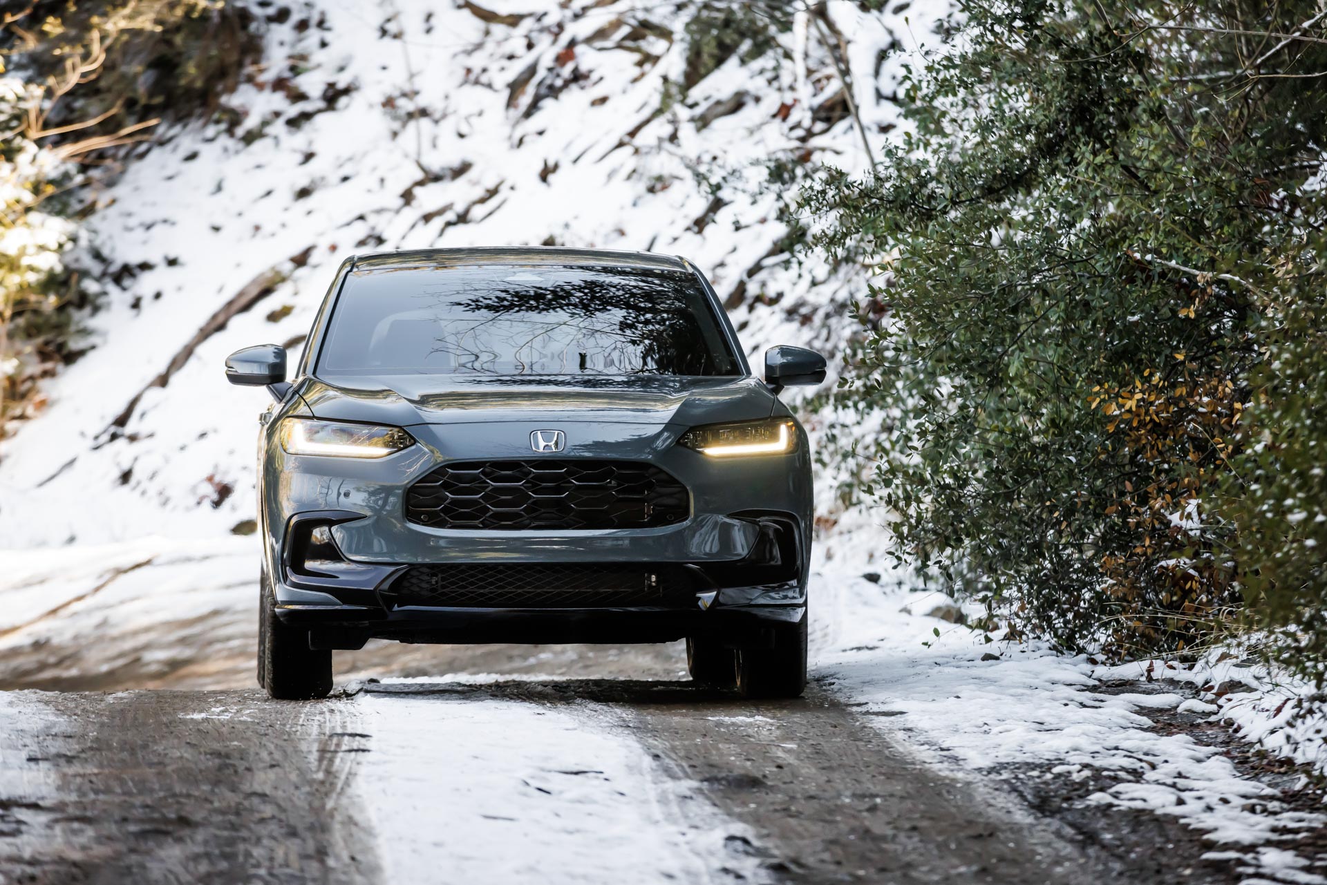 Download 2023 Honda HR-V Sport - US version - Front HD Wallpaper 1920x1281 #15