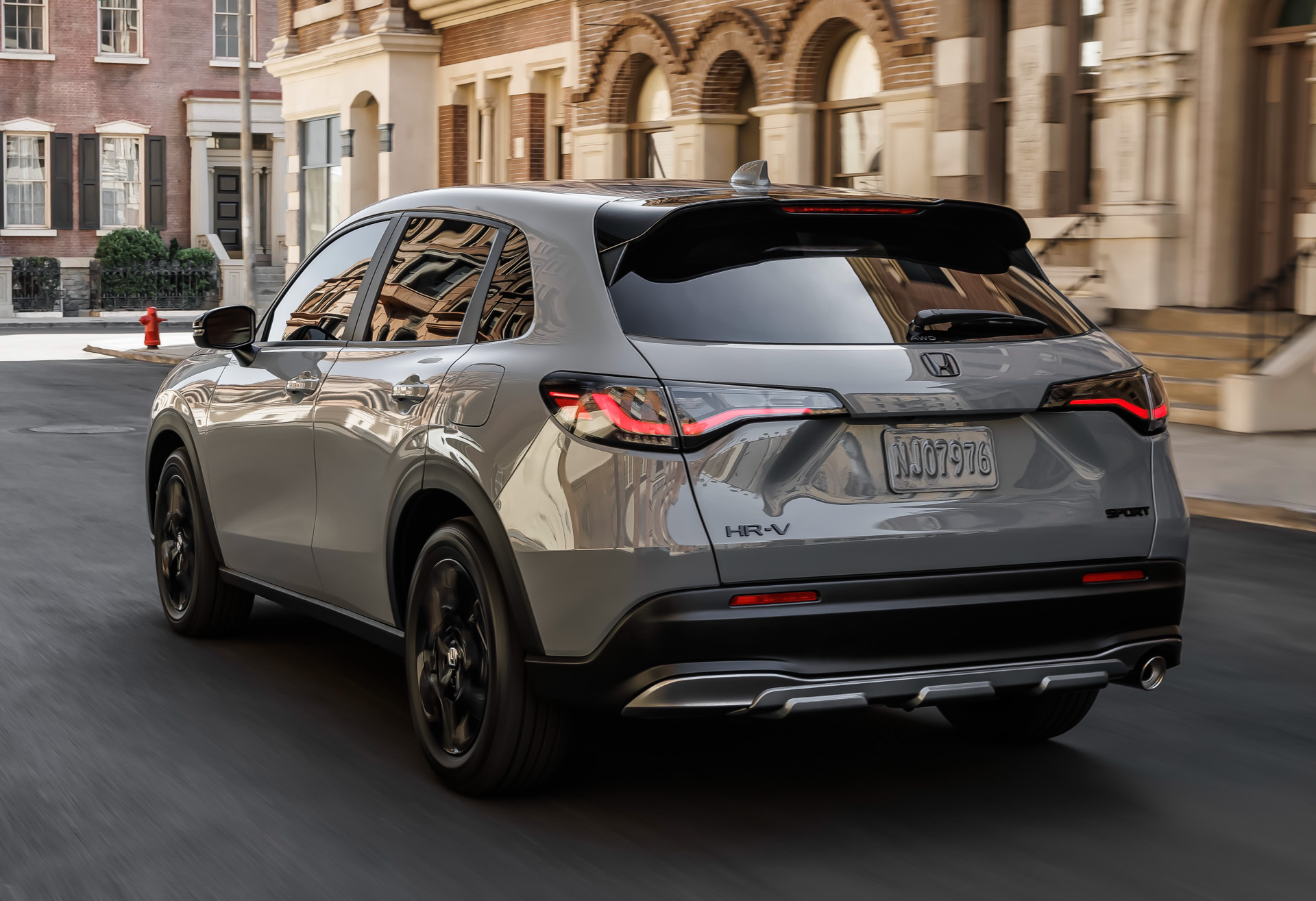 Download 2023 Honda HR-V Sport - US version - Rear Three-Quarter HD Wallpaper 1920x1315 #5