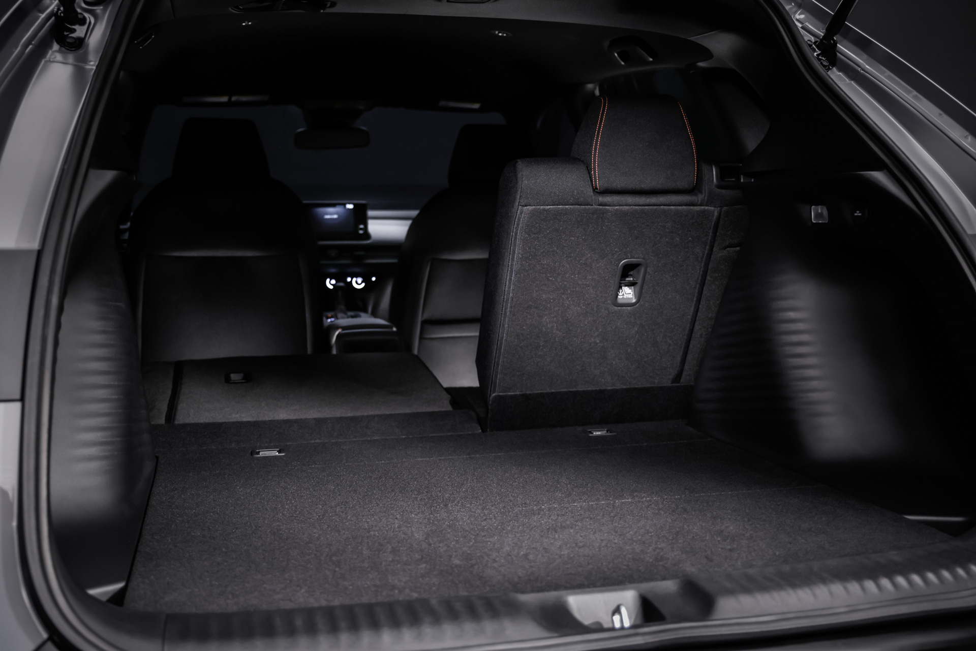 Download 2023 Honda HR-V Sport - US version - Trunk HD Wallpaper 1920x1281 #26
