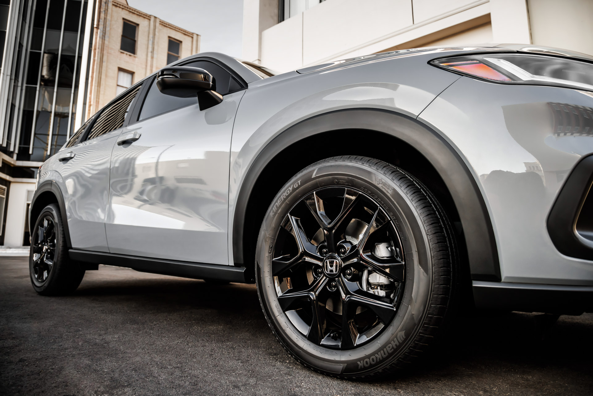 Download 2023 Honda HR-V Sport - US version - Wheel HD Wallpaper 1920x1281 #10