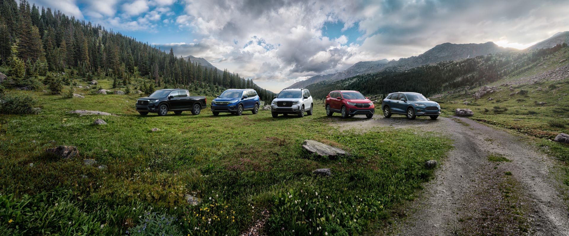 Download 2023 Honda HR-V - US version with Honda Family SUVs HD Wallpaper 1920x798 #51