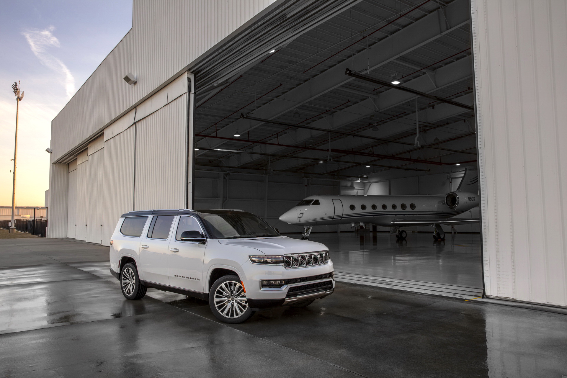 Download 2023 Jeep Grand Wagoneer L - Front Three-Quarter HD Wallpaper 1921x1281 #23