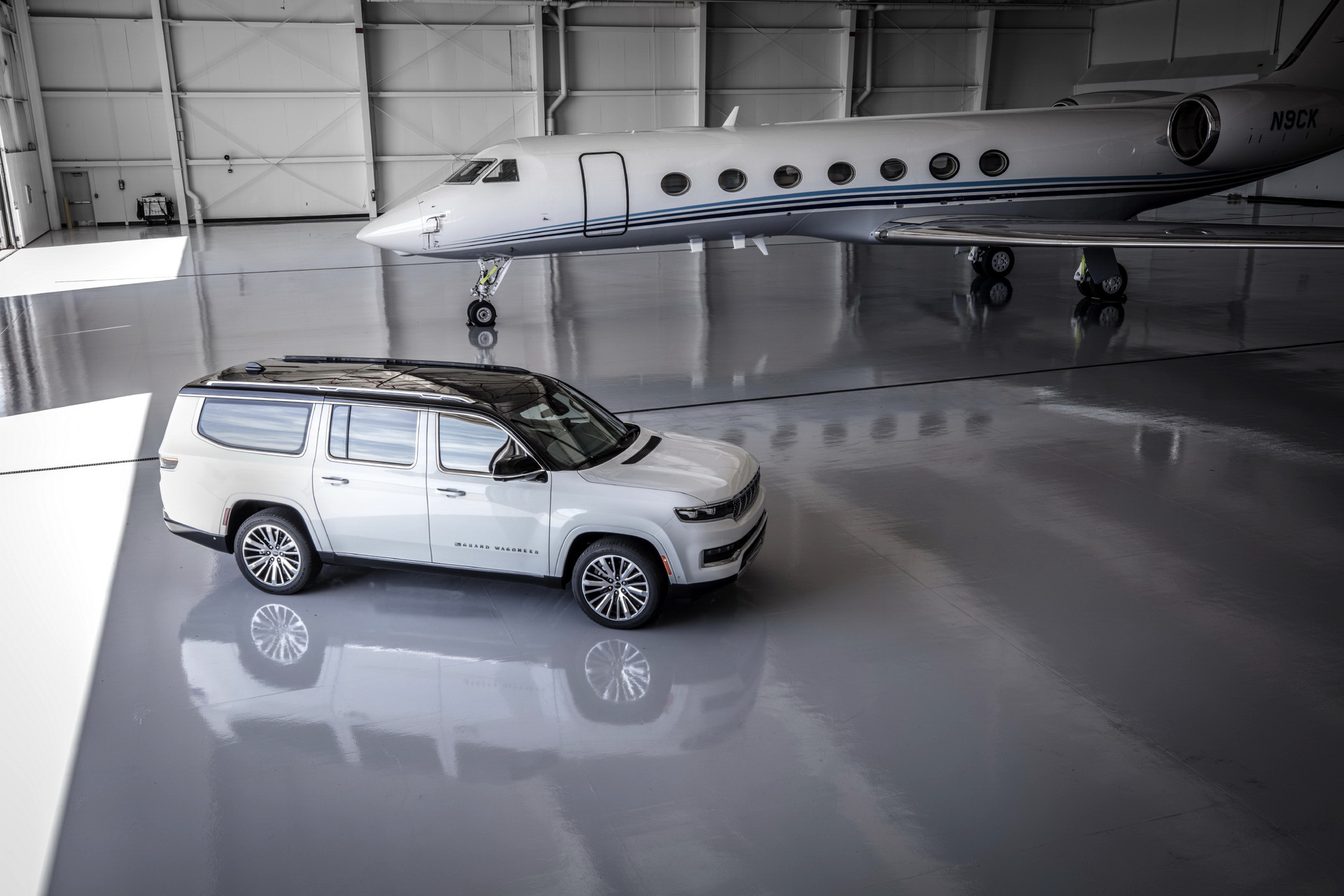 Download 2023 Jeep Grand Wagoneer L - Front Three-Quarter HD Wallpaper 1921x1281 #24