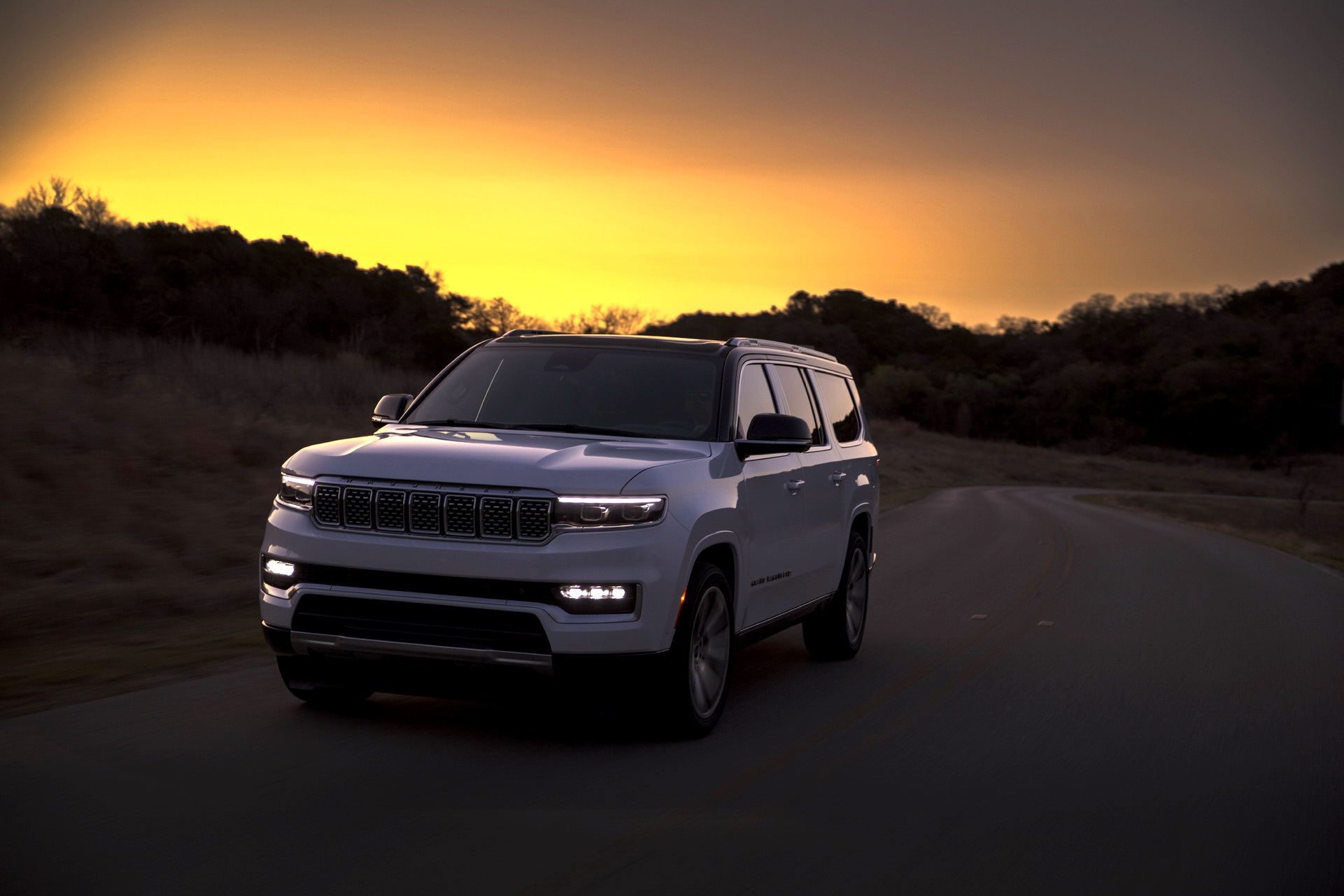 Download 2023 Jeep Grand Wagoneer L - Front HD Wallpaper 1921x1281 #29