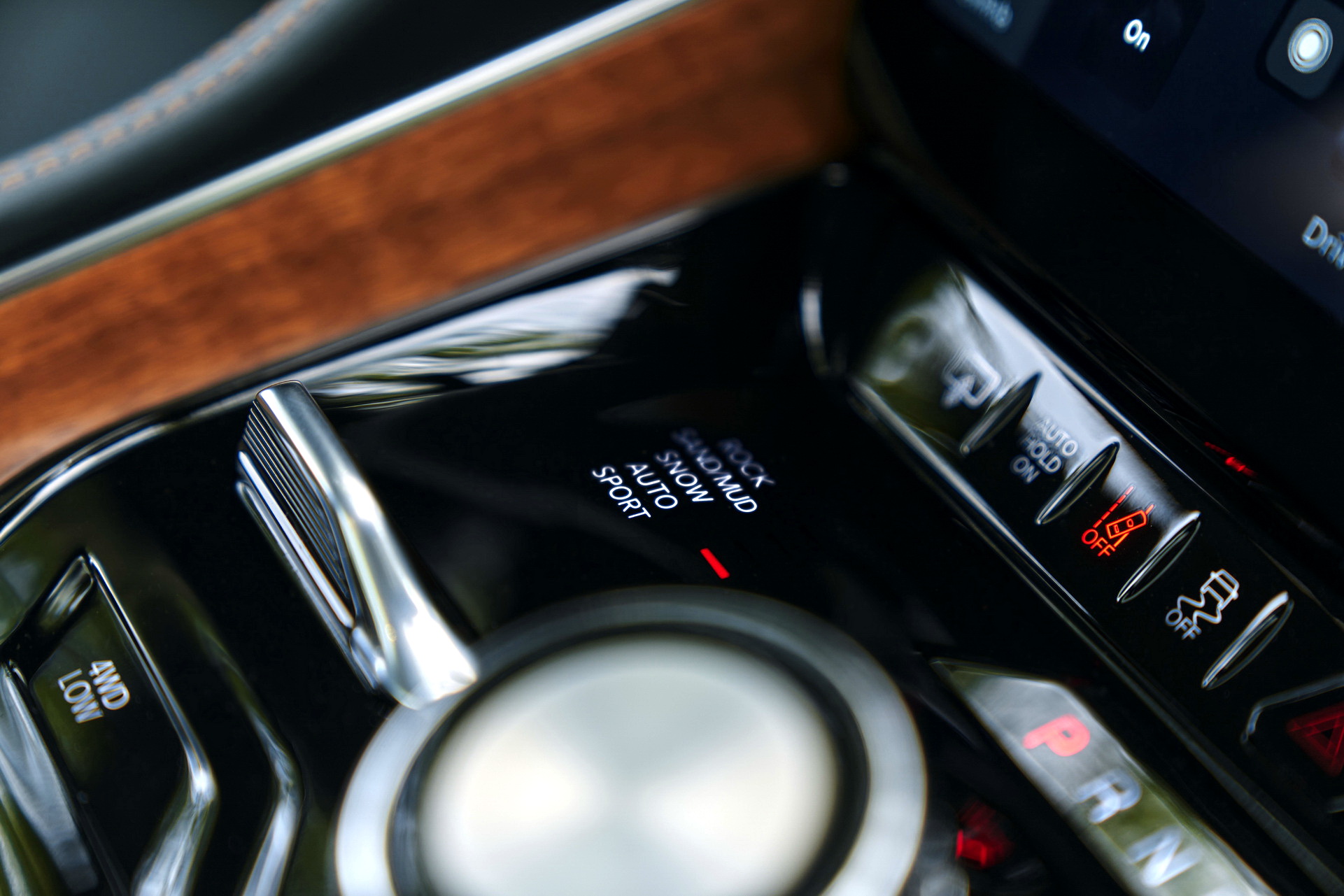 Download 2023 Jeep Grand Wagoneer L - Interior, Detail HD Wallpaper 1921x1281 #117