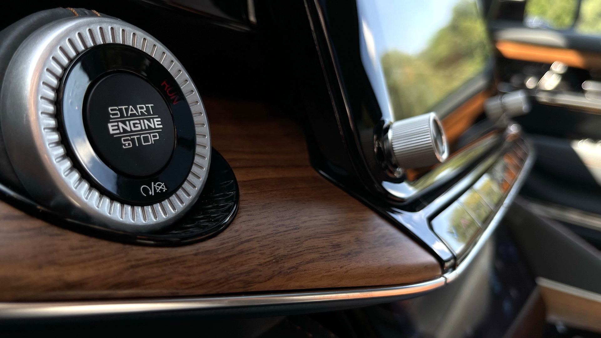 Download 2023 Jeep Grand Wagoneer L - Interior, Detail HD Wallpaper 1921x1081 #141