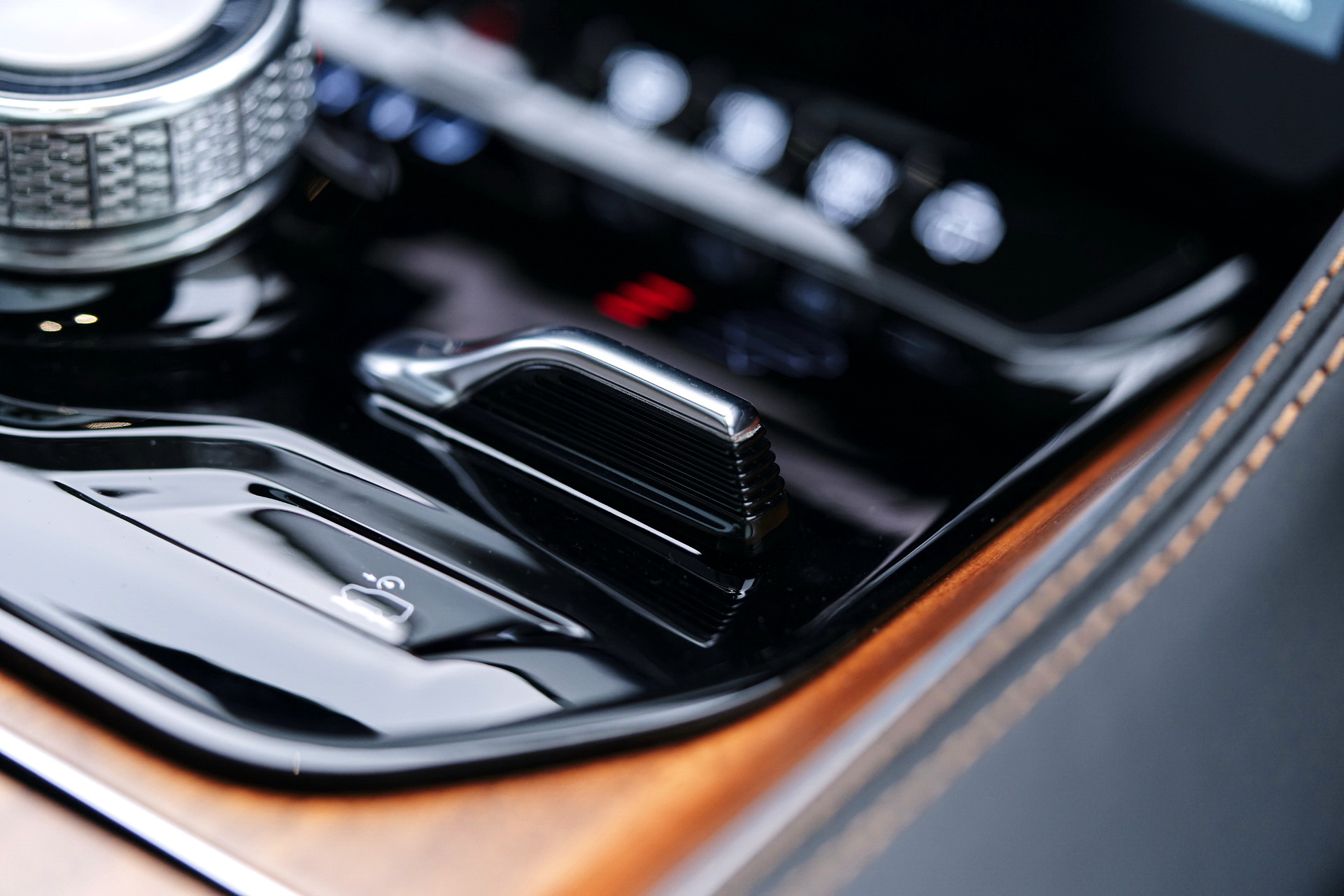 Download 2023 Jeep Grand Wagoneer L - Interior, Detail HD Wallpaper 1921x1281 #132