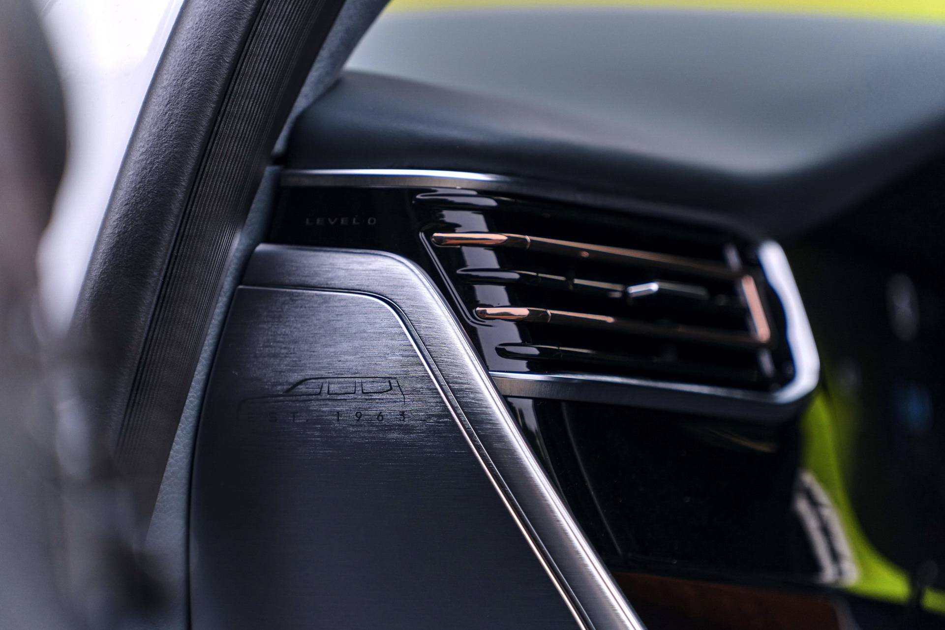 Download 2023 Jeep Grand Wagoneer L - Interior, Detail HD Wallpaper 1921x1281 #134