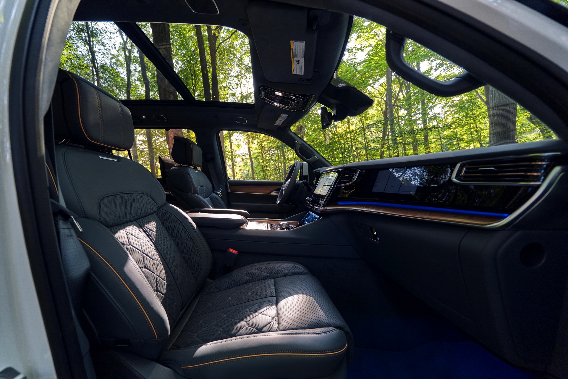 Download 2023 Jeep Grand Wagoneer L - Interior, Front Seats HD Wallpaper 1921x1281 #118