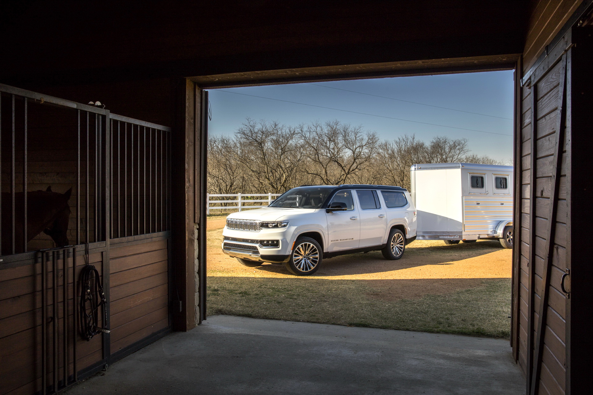Download 2023 Jeep Grand Wagoneer L - Towing a Trailer HD Wallpaper 1921x1281 #18