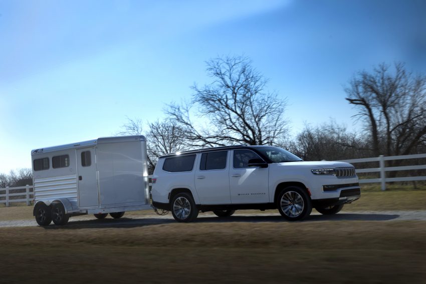 2023 Jeep Grand Wagoneer L - Towing a Trailer Wallpaper 850x567 #40