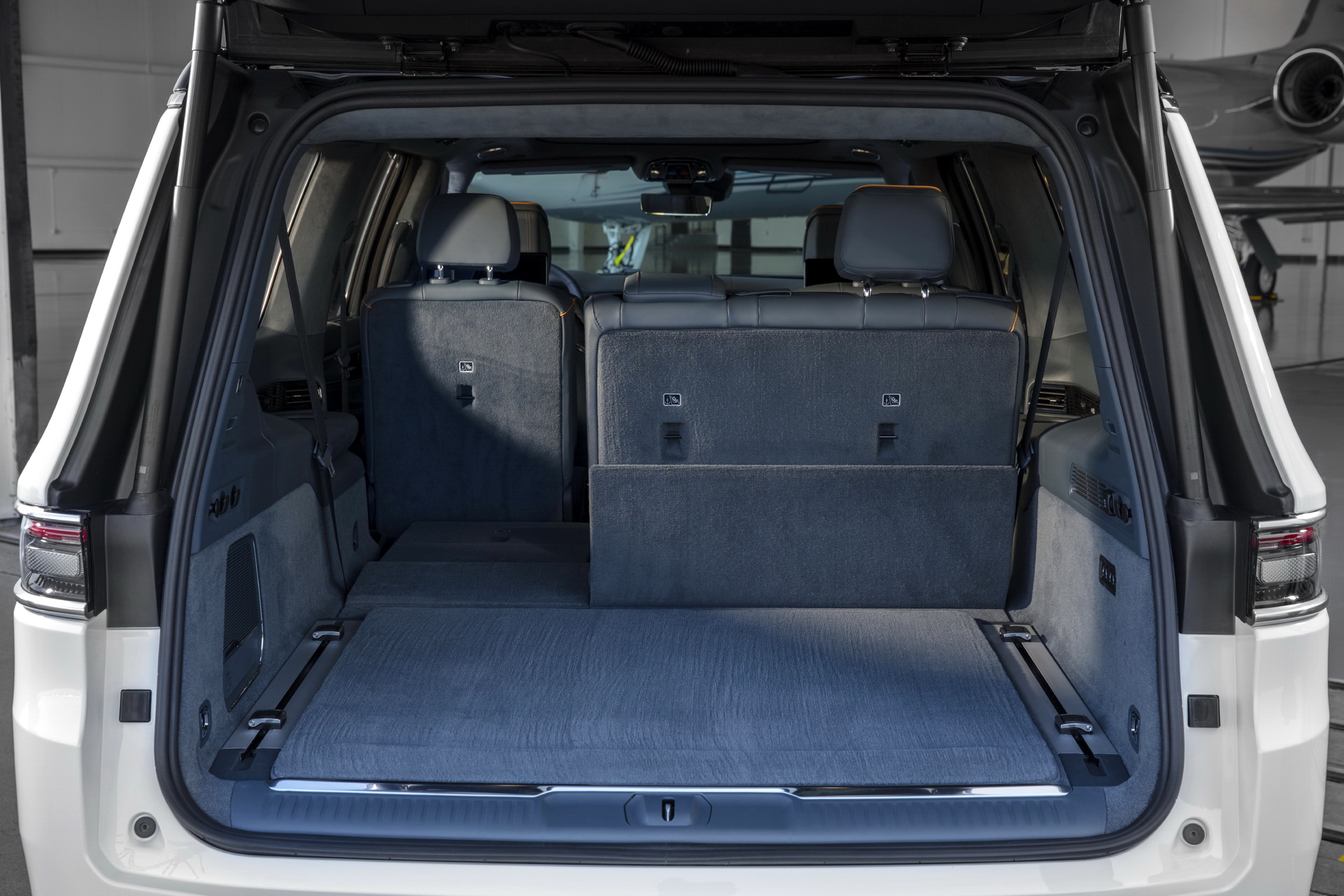 Download 2023 Jeep Grand Wagoneer L - Trunk HD Wallpaper 1921x1281 #47