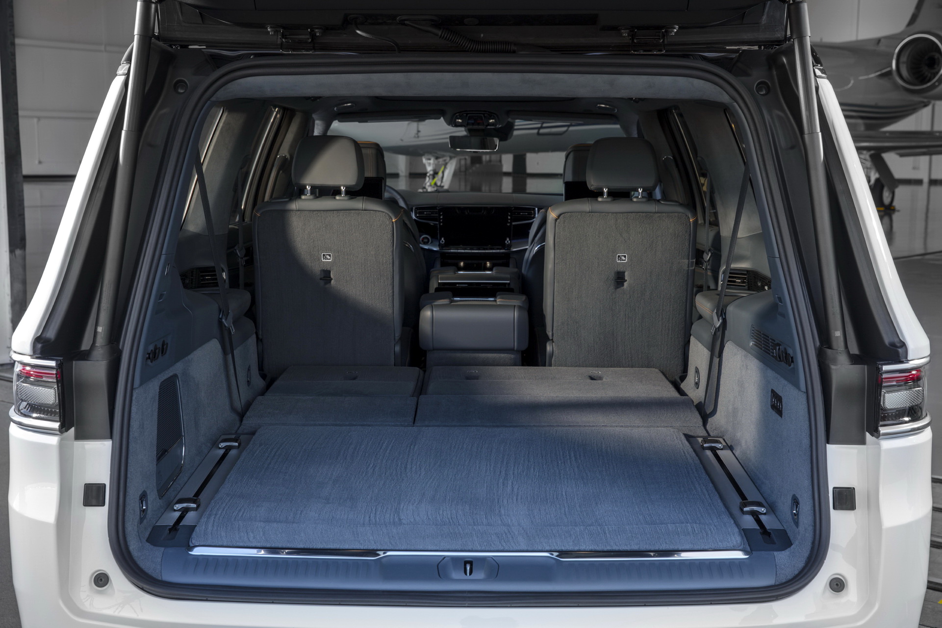 Download 2023 Jeep Grand Wagoneer L - Trunk HD Wallpaper 1921x1281 #46