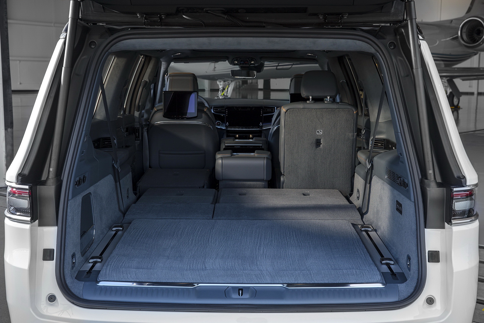 Download 2023 Jeep Grand Wagoneer L - Trunk HD Wallpaper 1921x1281 #45