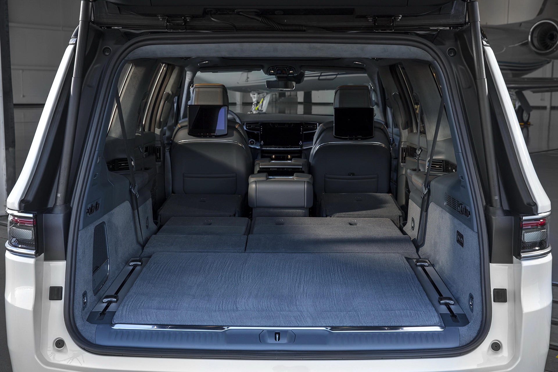 Download 2023 Jeep Grand Wagoneer L - Trunk HD Wallpaper 1921x1281 #44
