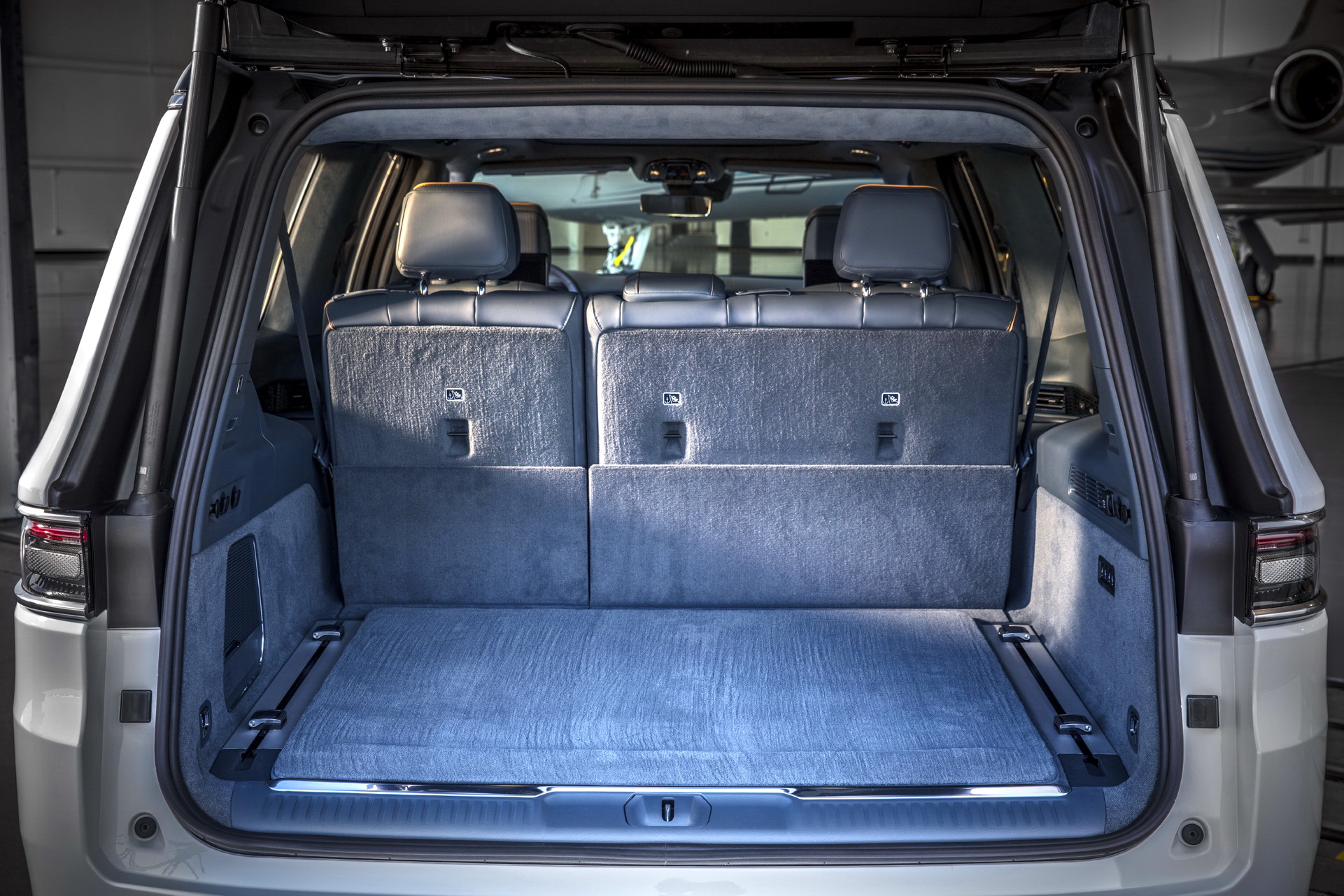 Download 2023 Jeep Grand Wagoneer L - Trunk HD Wallpaper 1921x1281 #43