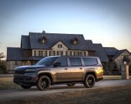 2023 Jeep Wagoneer L - Front Three-Quarter Wallpaper 190x150