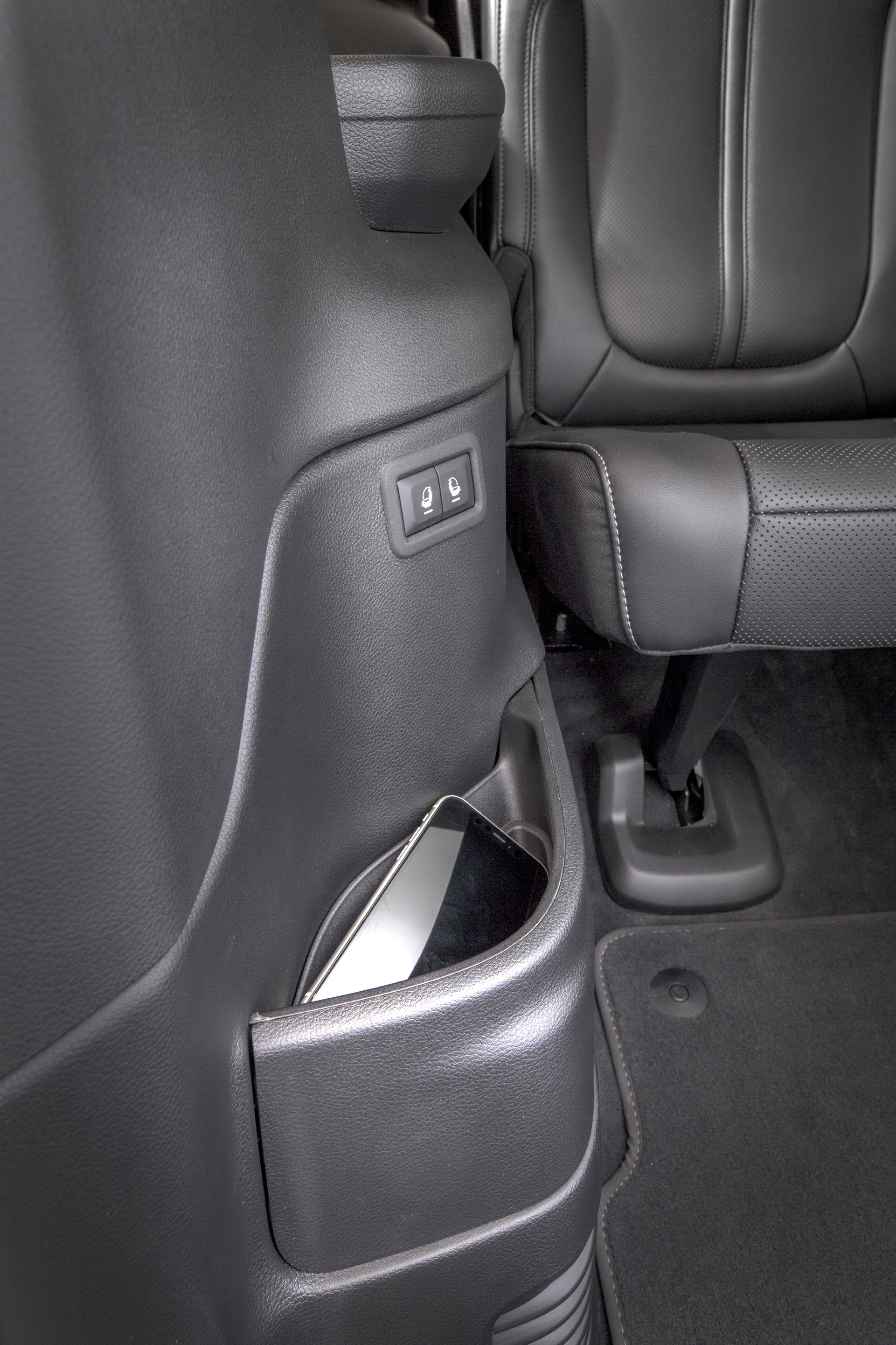 Download 2023 Jeep Wagoneer L - Interior, Detail HD Phone Wallpaper 1921x2882 #36