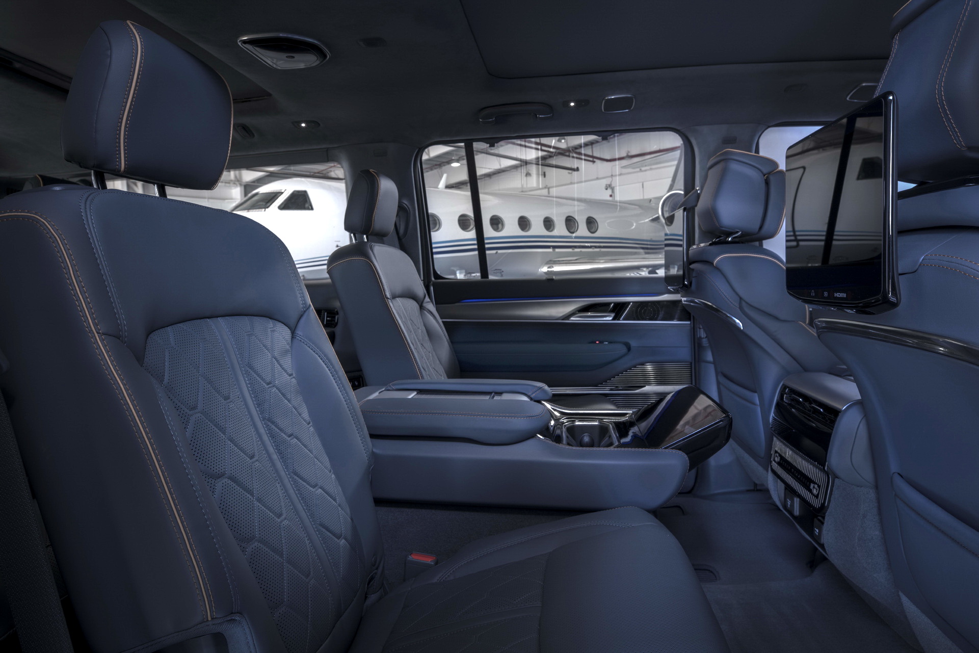 Download 2023 Jeep Wagoneer L - Interior, Rear Seats HD Wallpaper 1921x1281 #55