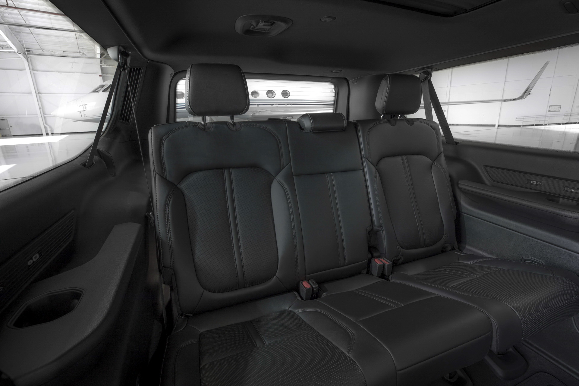 Download 2023 Jeep Wagoneer L - Interior, Third Row Seats HD Wallpaper 1921x1281 #38