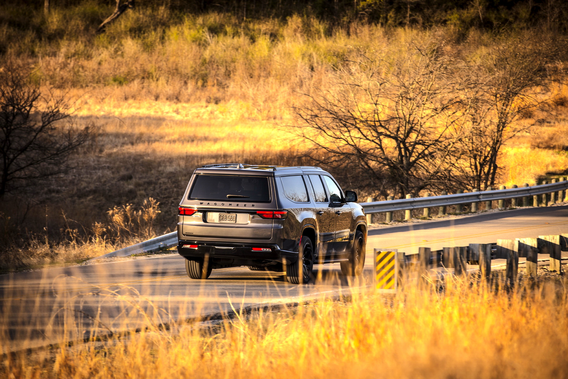 Download 2023 Jeep Wagoneer L - Rear Three-Quarter HD Wallpaper 1921x1281 #11