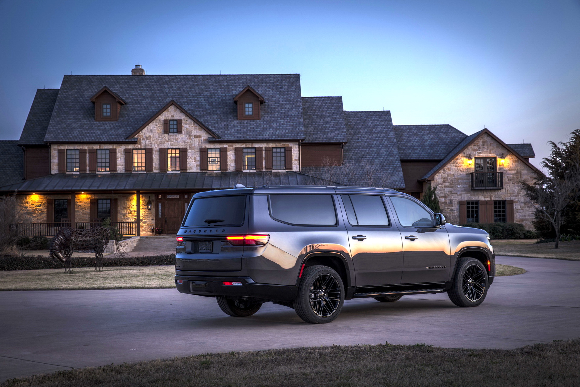 Download 2023 Jeep Wagoneer L - Rear Three-Quarter HD Wallpaper 1921x1281 #25
