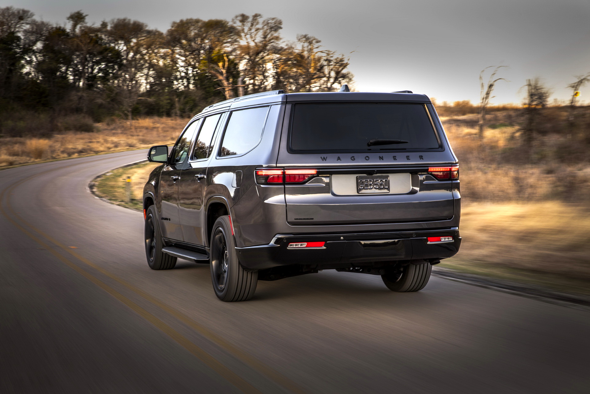 Download 2023 Jeep Wagoneer L - Rear HD Wallpaper 1921x1281 #12