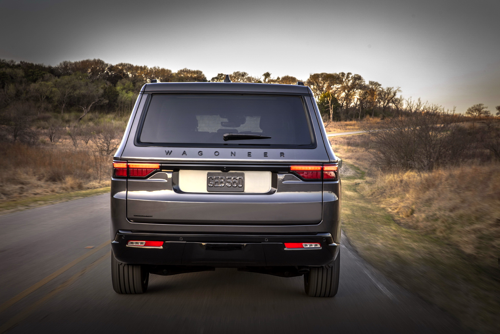 Download 2023 Jeep Wagoneer L - Rear HD Wallpaper 1921x1281 #17