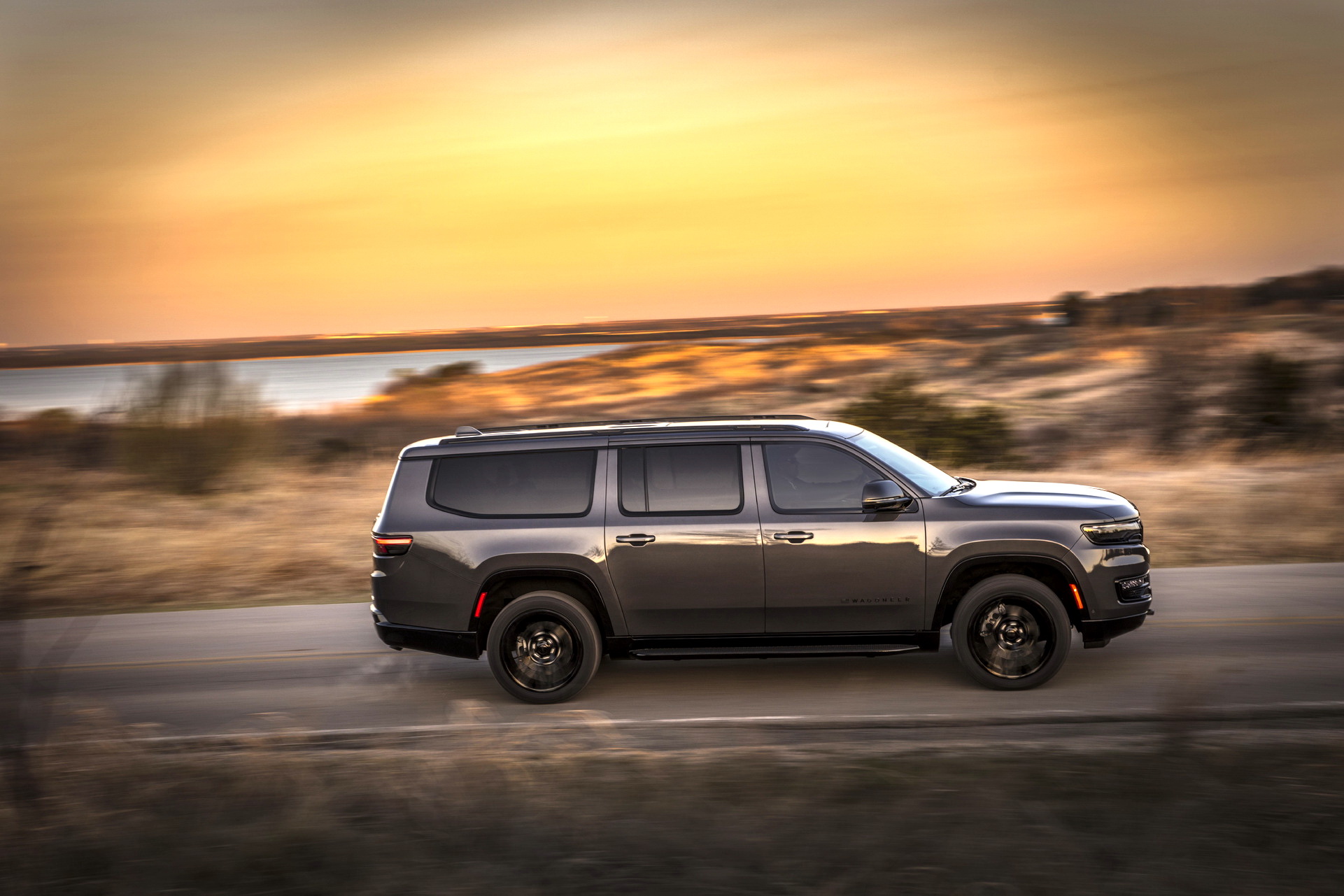 Download 2023 Jeep Wagoneer L - Side HD Wallpaper 1921x1281 #18