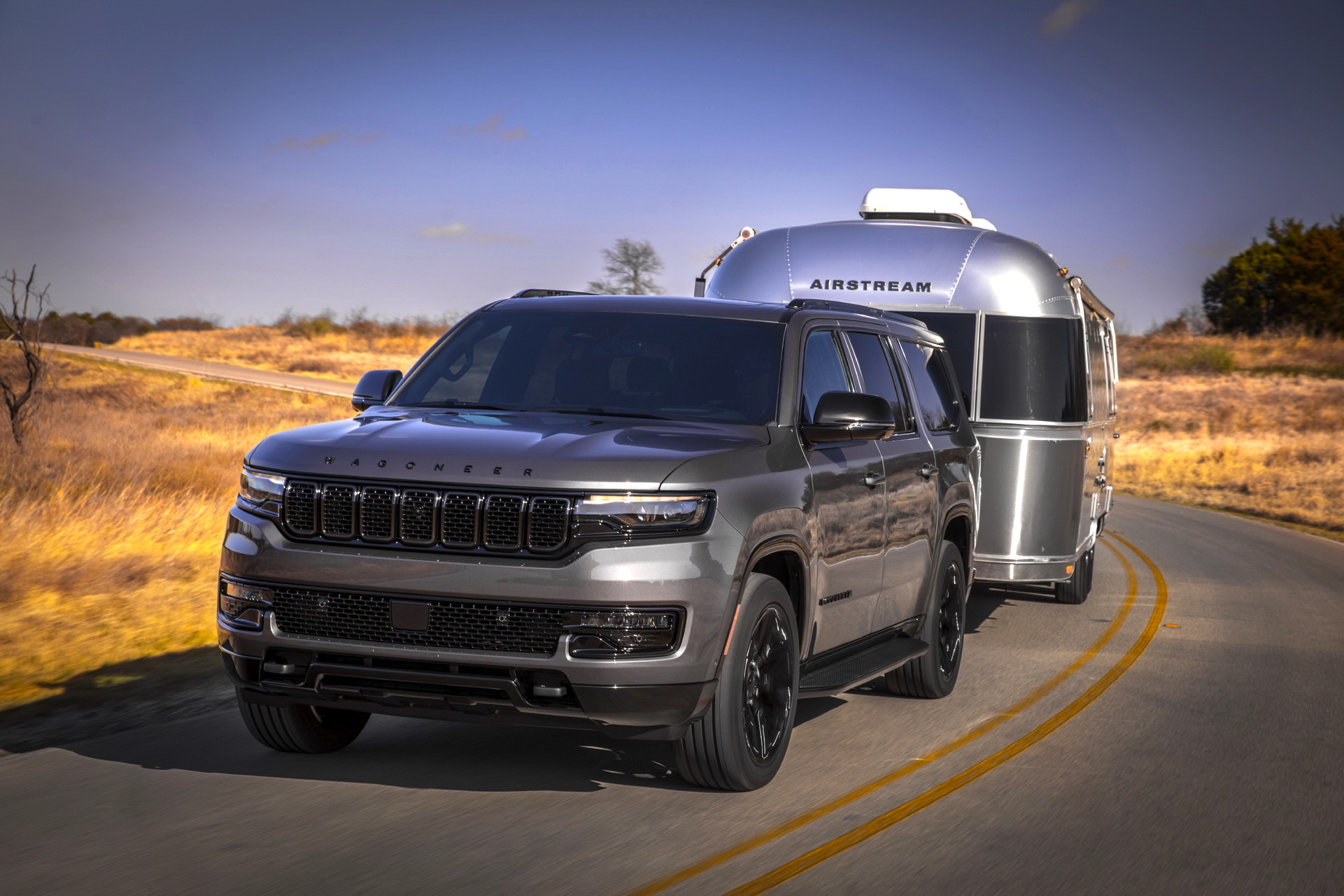 Download 2023 Jeep Wagoneer L - Towing a Trailer HD Wallpaper 1921x1281 #4