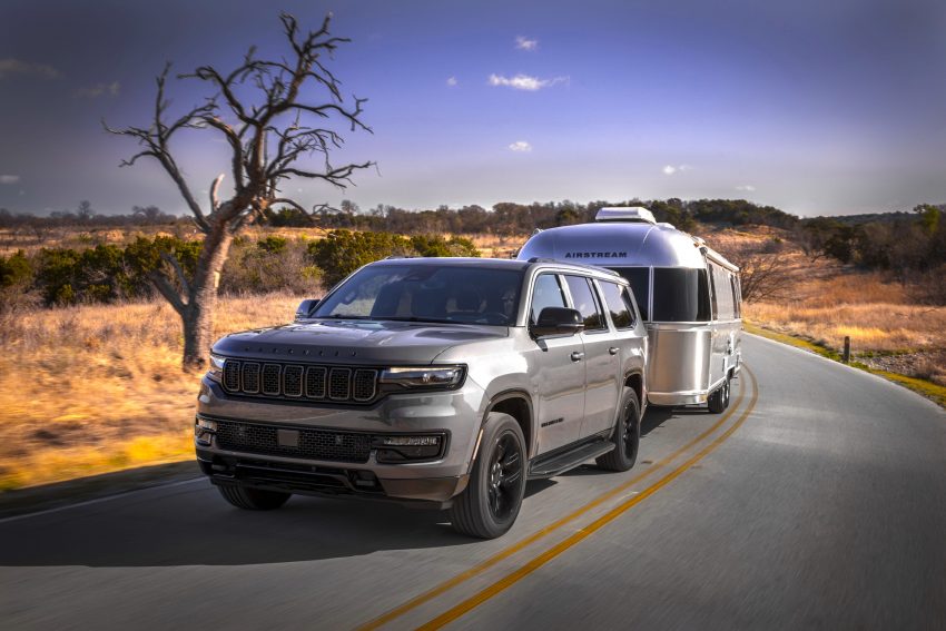 2023 Jeep Wagoneer L - Towing a Trailer Wallpaper 850x567 #5