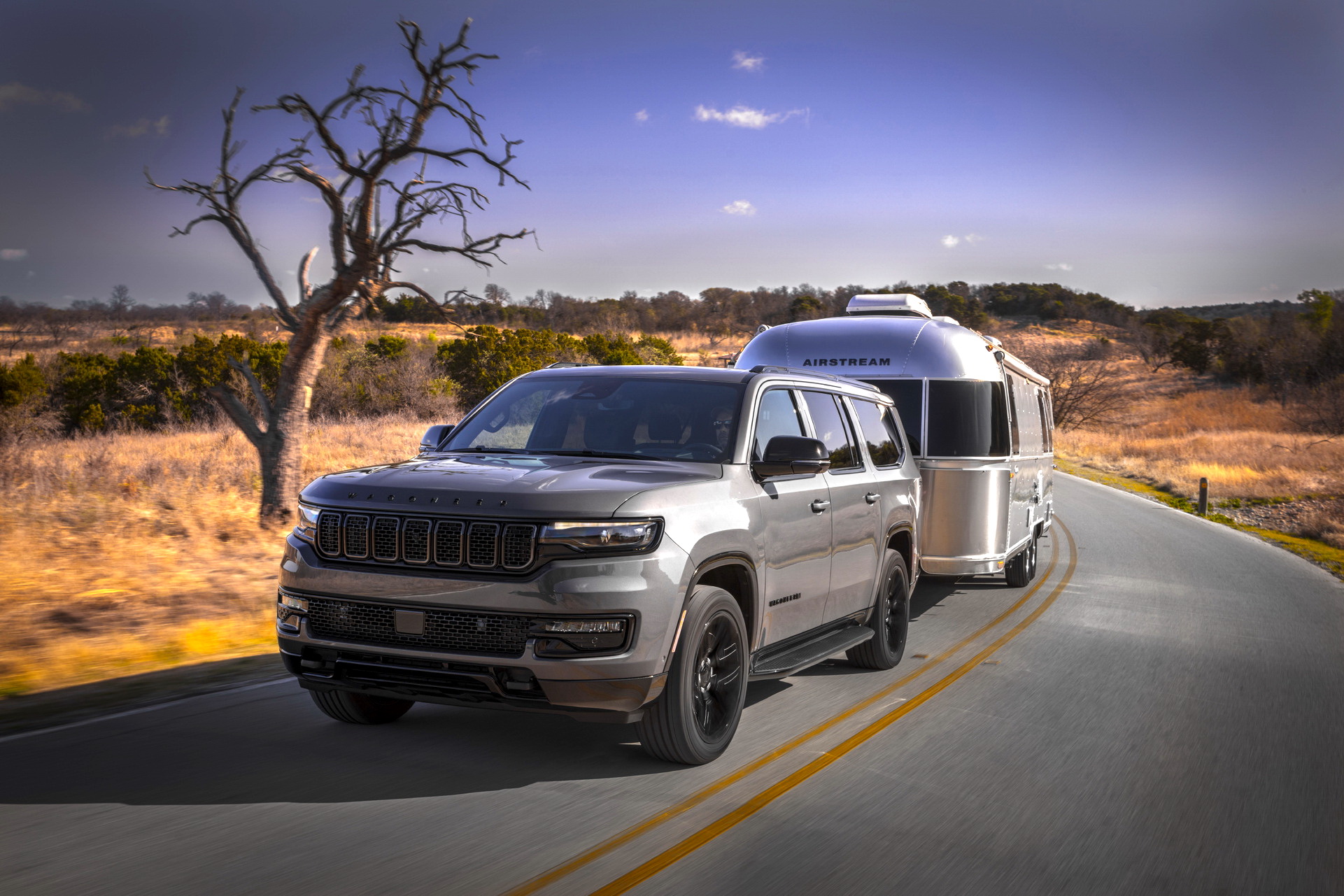 Download 2023 Jeep Wagoneer L - Towing a Trailer HD Wallpaper 1921x1281 #5