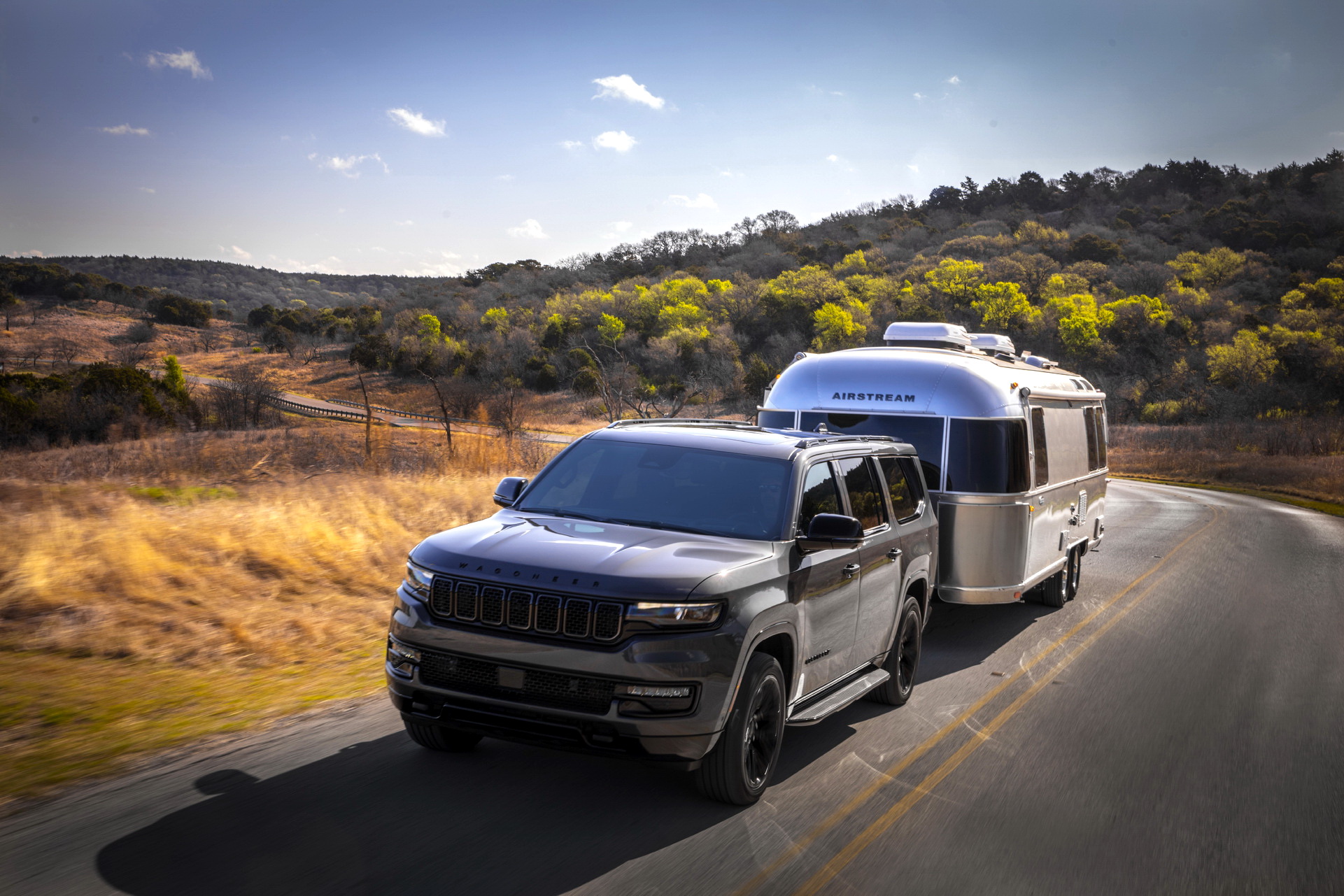 Download 2023 Jeep Wagoneer L - Towing a Trailer HD Wallpaper 1921x1281 #6