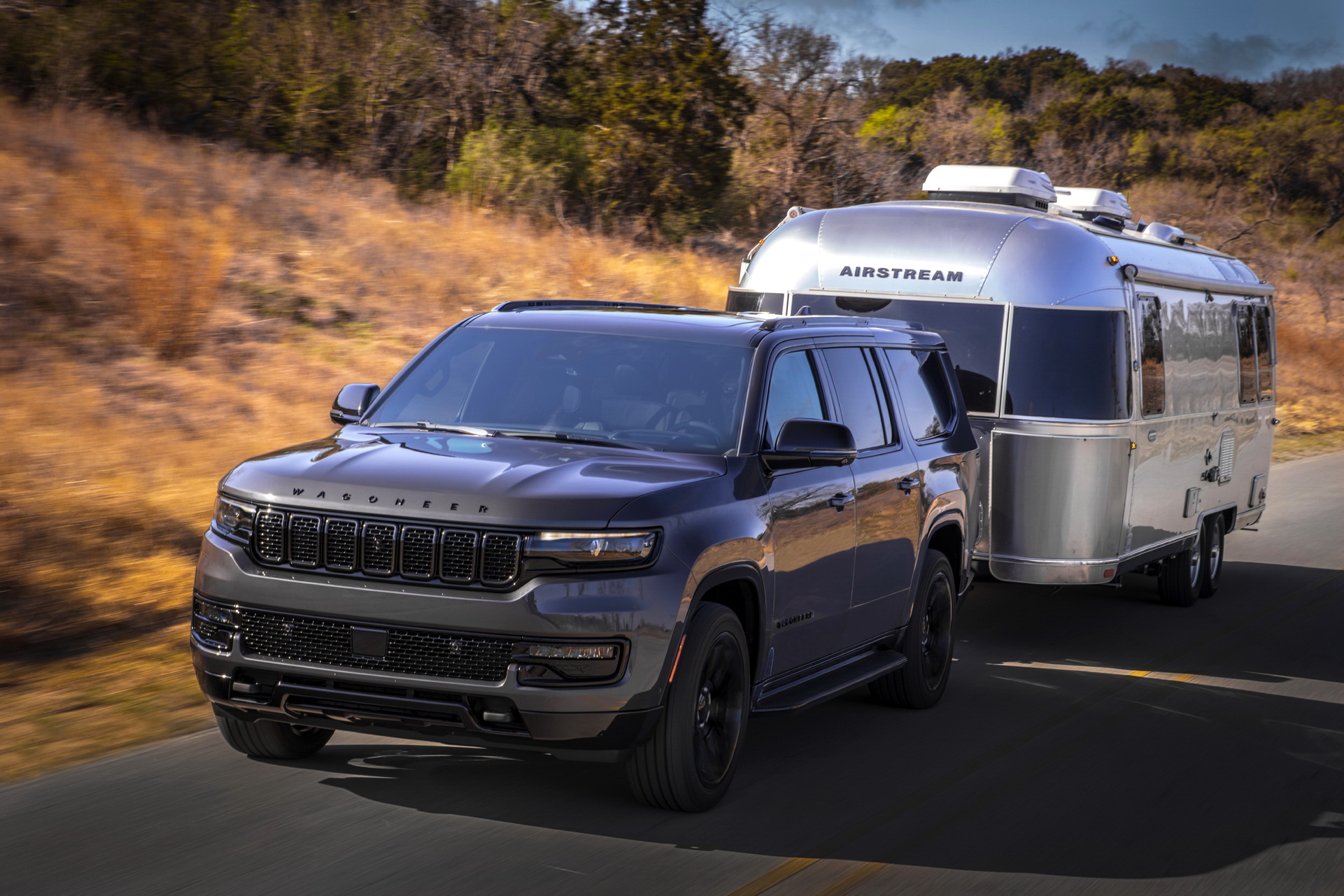 Download 2023 Jeep Wagoneer L - Towing a Trailer HD Wallpaper 1921x1281 #7