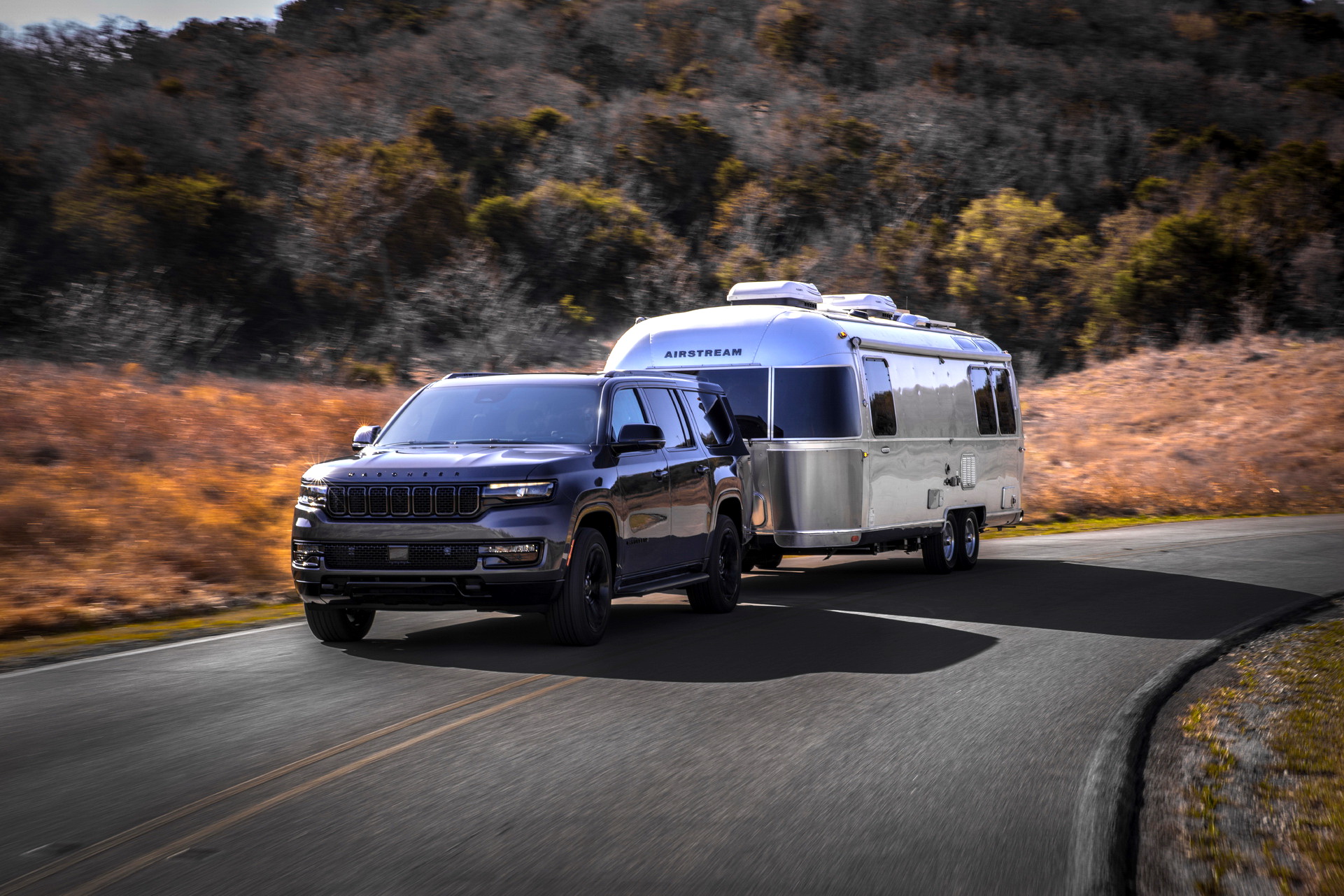 Download 2023 Jeep Wagoneer L - Towing a Trailer HD Wallpaper 1921x1281 #8
