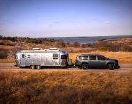 2023 Jeep Wagoneer L - Towing a Trailer Wallpaper 190x150