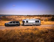2023 Jeep Wagoneer L - Towing a Trailer Wallpaper 190x150