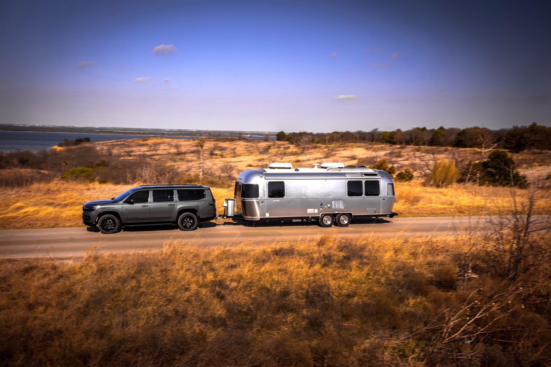 Download 2023 Jeep Wagoneer L - Towing a Trailer HD Wallpaper 1921x1281 #10
