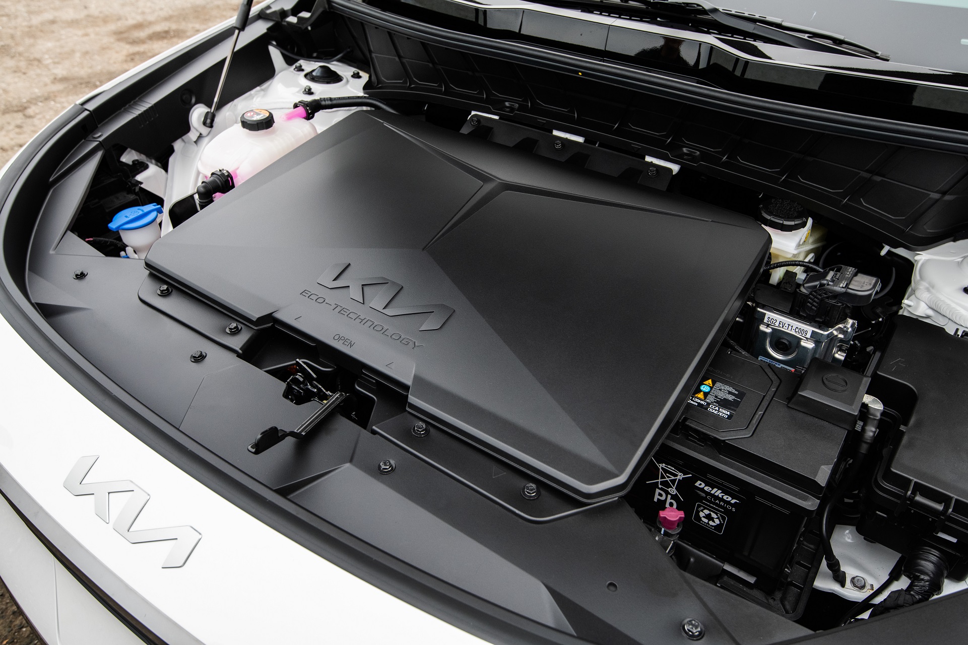 Download 2023 Kia Niro - Engine HD Wallpaper 1921x1280 #16