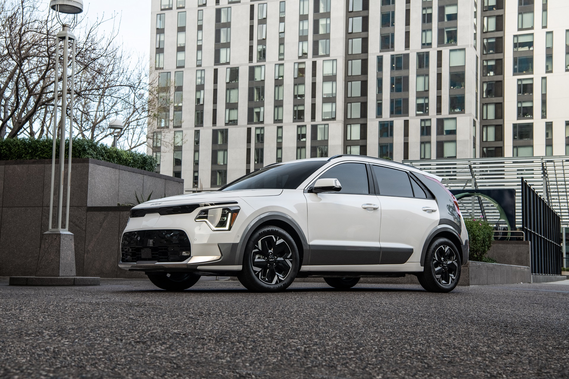 Download 2023 Kia Niro - Front Three-Quarter HD Wallpaper 1921x1280 #30